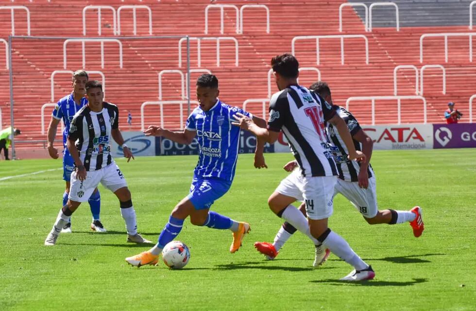 Por la 16° fecha de la Liga Profesional, Godoy Cruz igualó 0-0 con Central Córdoba. / Mariana Villa (Los Andes).