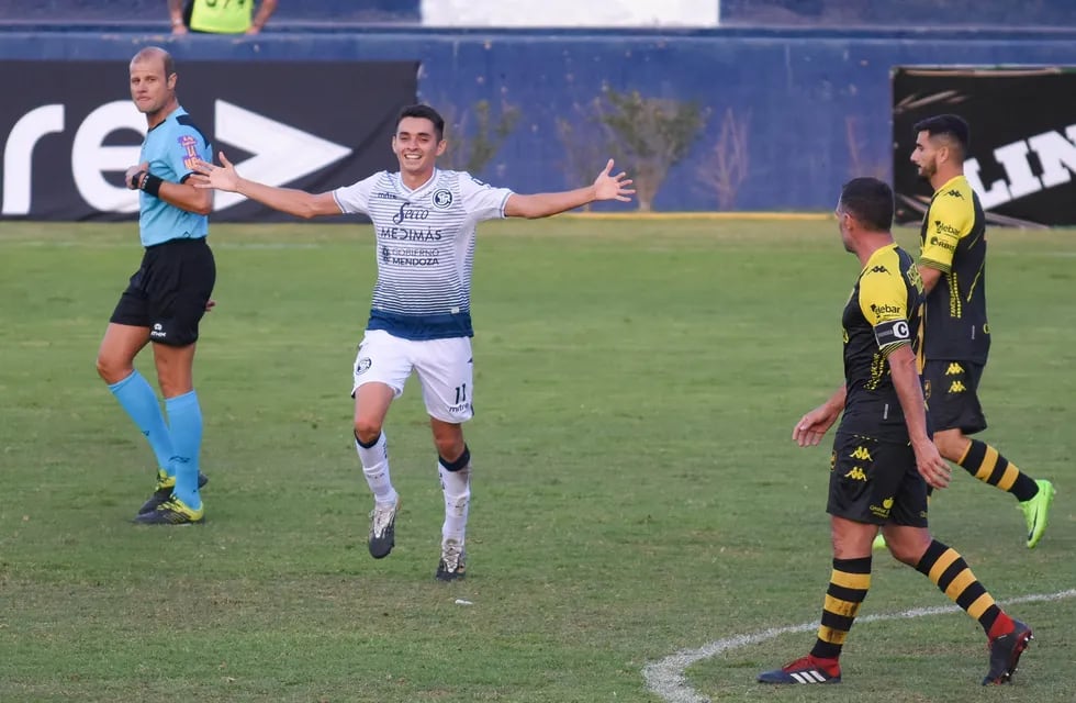 Pablo Palacio metió un golazo ante Santamarina. El volante ofensivo volvió tras su breve paso por Unión de Santa Fe. / Nicolás Ríos