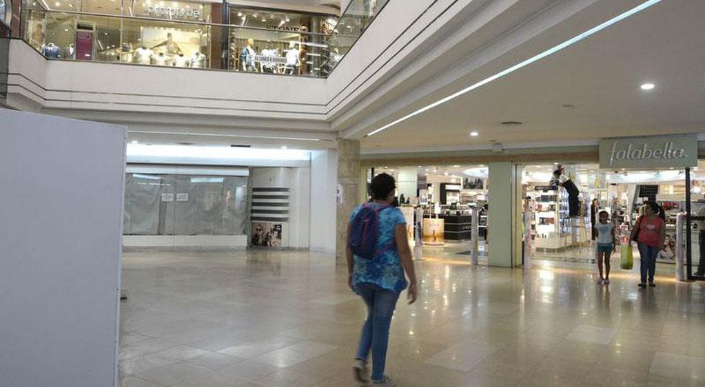 El espacio, en planta baja, que ocupó la tienda Falabella tiene una superficie comercial de 5.000 m2, (Archivo Los Andes).