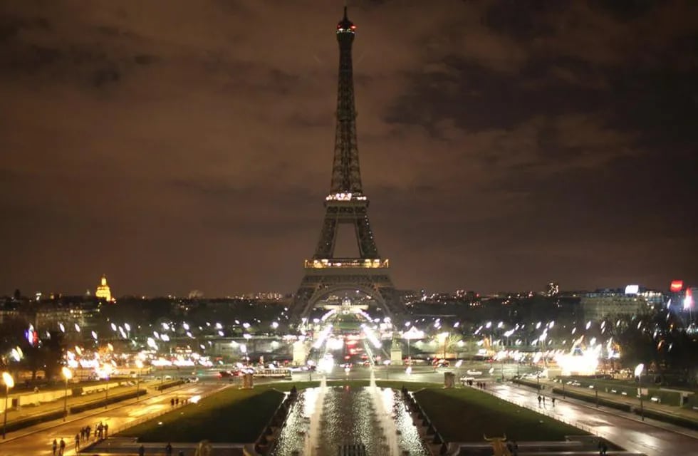 EIFFEL. Es el punto turístico por excelencia en Paris (AP/Archivo).
