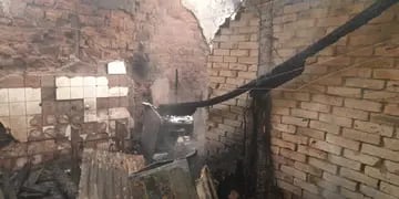 Se incendió una vivienda en Maipú y dos nenes y 2 adultos están graves
