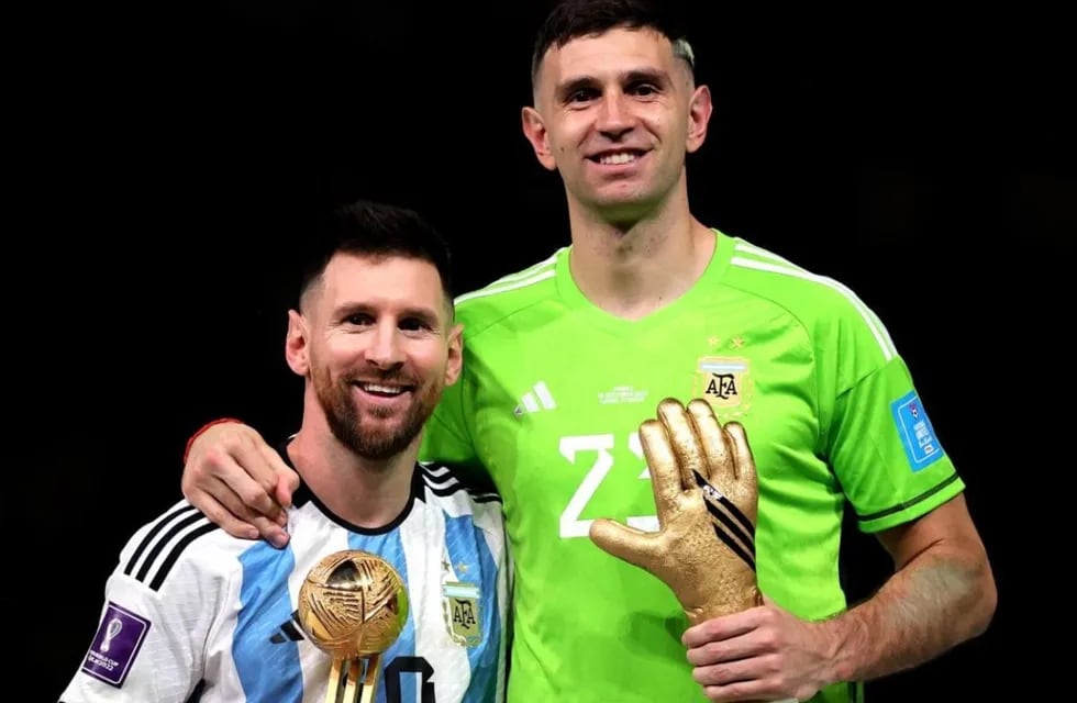 Lionel Messi y Dibu Martínez