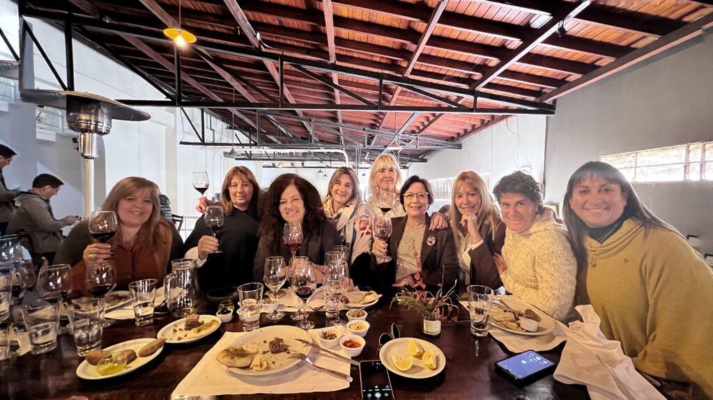 Silvia Cervós, Nancy López, Nora Vicario, Claudia Yanzón, Fátima Villagra, Cristina Pandolfi, Liliana Seggiaro, Luz Castro y Bettina Konjak.