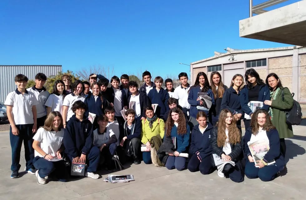 Todos los alumnos de 2º año A del Colegio “San José de los Hermanos Maristas”, de Ciudad, acompañados por sus profesoras, María Inés Montanari, Beatriz Sack y Mariana Immerso.