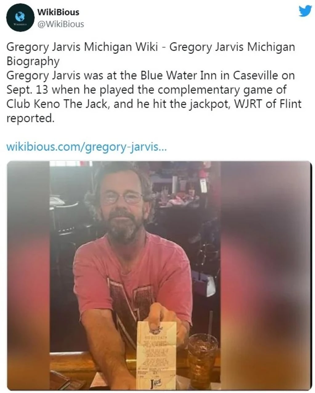 Gregory Jarvis fue hallado muerto en su bote en la playa, con el boleto de la lotería en su bolsillo.