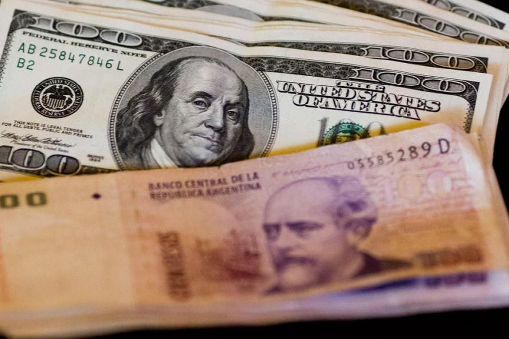Dólares o pesos en Plazo Fijo, ¿en qué conviene ahorrar?