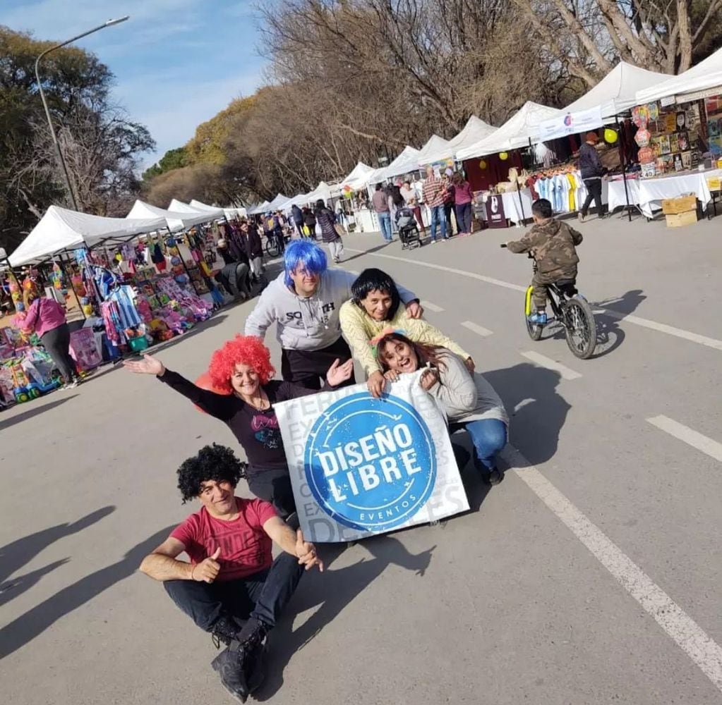 Emprendedores y artesanos dan vida a una feria de diseño primaveral en el Parque San Martín. Foto: Feria Diseño Libre.