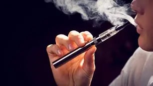 Un informe de salud señala que el uso de cigarrillos electrónicos con sabores entre los más jóvenes ya alcanzó proporciones de epidemia.