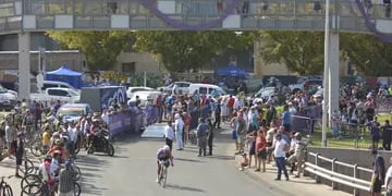 El ciclista del SEP de San Juan recorrió los 17 kilómetros a un promedio superior a los 54 km/h y desplazó a Daniel Díaz. Tremendo. 