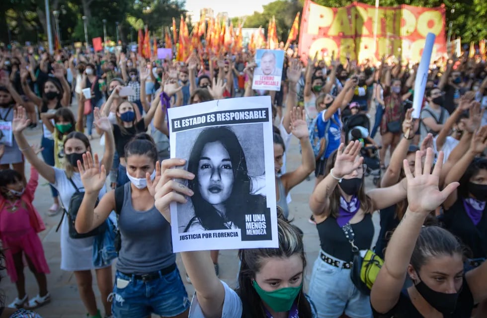 La marcha del viernes pasado en las calles céntricas pidiendo justicia por el crimen de la adolescente, a horas del hallazgo de su cadáver / Nicolás Ríos