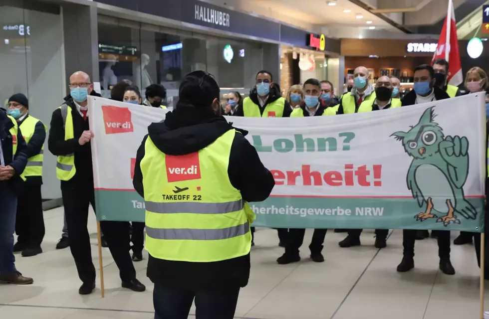 Los aeropuertos más importantes de Alemania están vacíos por una protesta de trabajadores que reclaman aumentos salariales. Imagen de archivo de protesta en marzo de 2022.