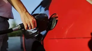 Atención conductores: un peligroso truco para ahorrar gasolina puede dañar el motor del auto