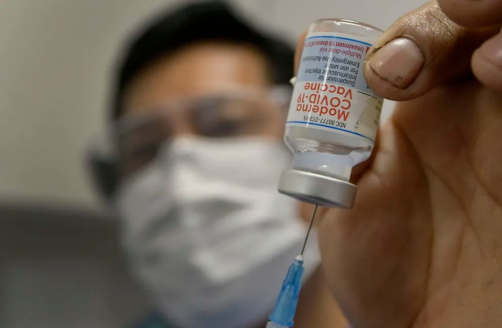 El stock de vacunas es para inocular a los que aún no hacen y para cubrir segundas dosis. De las que no hay, son segundas dosis de Sputnik V.
Foto: Orlando Pelichotti / Los Andes