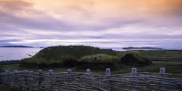 Parte de las ruinas supuestamente vikingas en L'anse aux Meadows, Canadá.