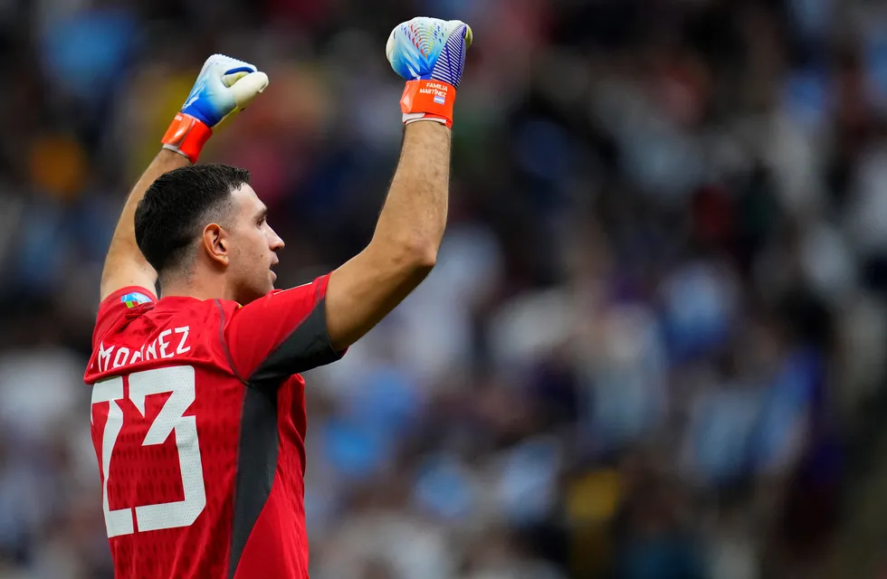 Emiliano Martínez y sus manos mágicas, otra vez fundamentales. Argentina está en semis del Mundial.